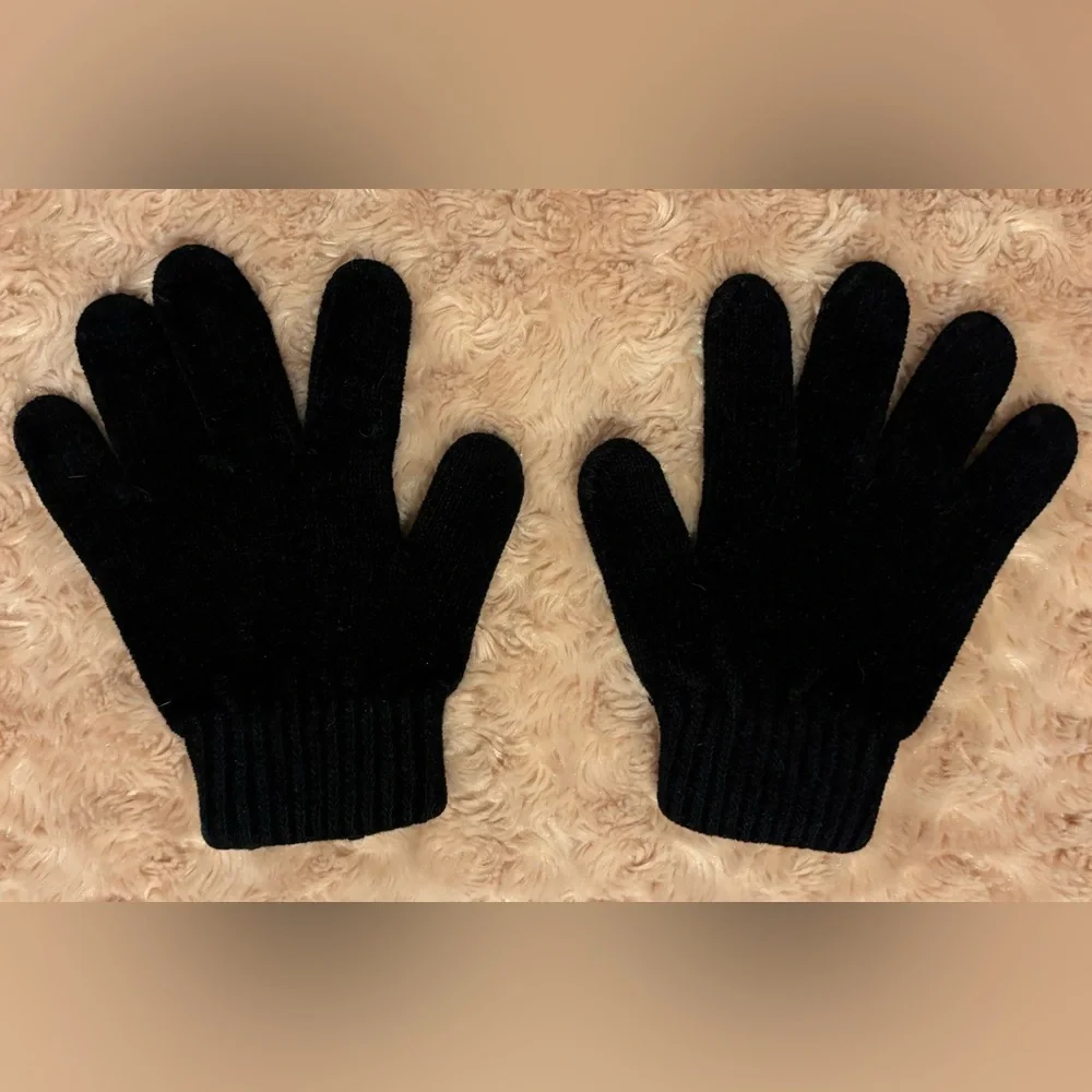 Kids Unisex Black Velour Soft Gloves Size 4-7 ~In excellent condition